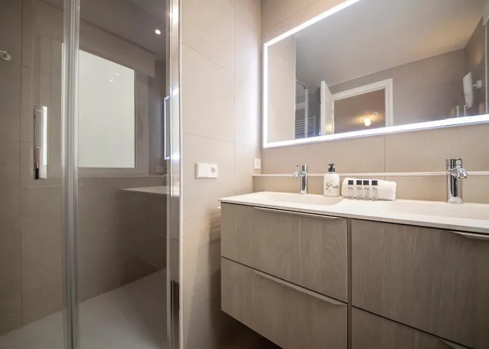 Atico Duplex Con Cinco * برشلونة
